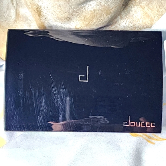 Doucce Freematic Smokey Eyeshadow Pro 9 Shade Palette NEW - Picture 5 of 10